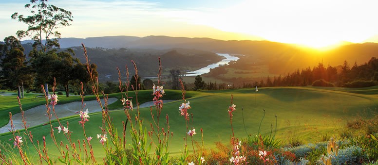The 18-Hole championship course at Simola.Keeping your head down at Simola can be a challenge; simply because the views around the course are awe-enspiring, and with this, it is clear to see why Simola takes its place as one of South Africa\'s premier golfing destinations.